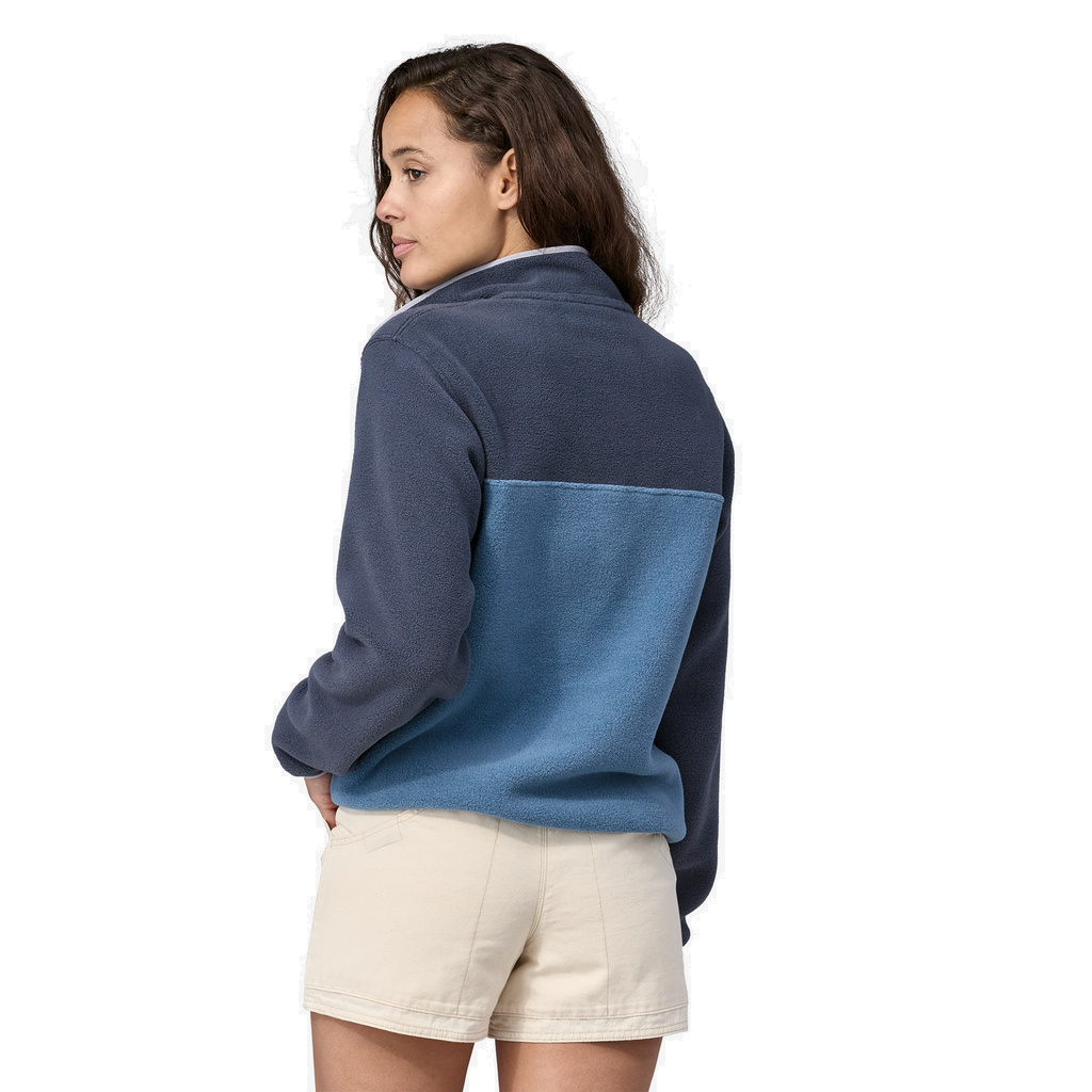 https://www.escapeoutdoors.com/cdn/shop/files/Patagonia-Womens-Lightweight-Synchilla-Snap-T-Pullover.1_2000x.png?v=1708222892